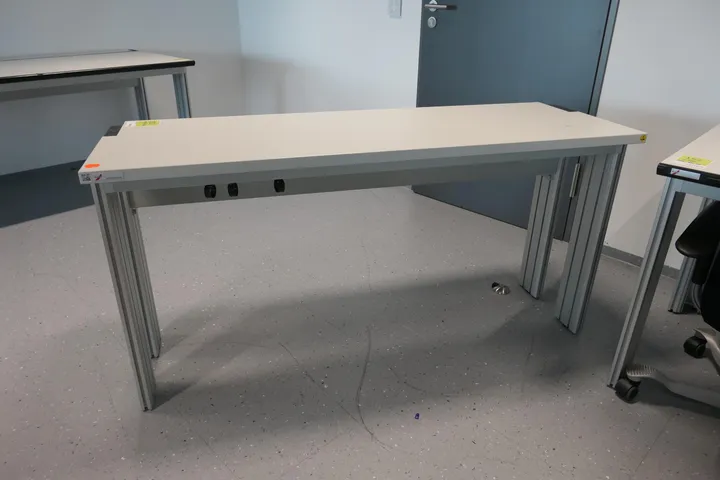 ELABO - Arbeitstisch mit EPA-Tischplatte Maße in cm ca. 150 x 50 x 76